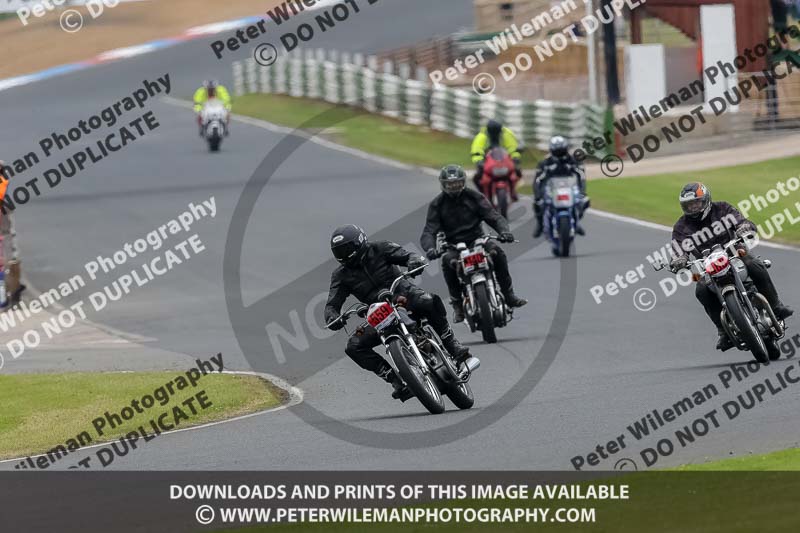 Vintage motorcycle club;eventdigitalimages;mallory park;mallory park trackday photographs;no limits trackdays;peter wileman photography;trackday digital images;trackday photos;vmcc festival 1000 bikes photographs